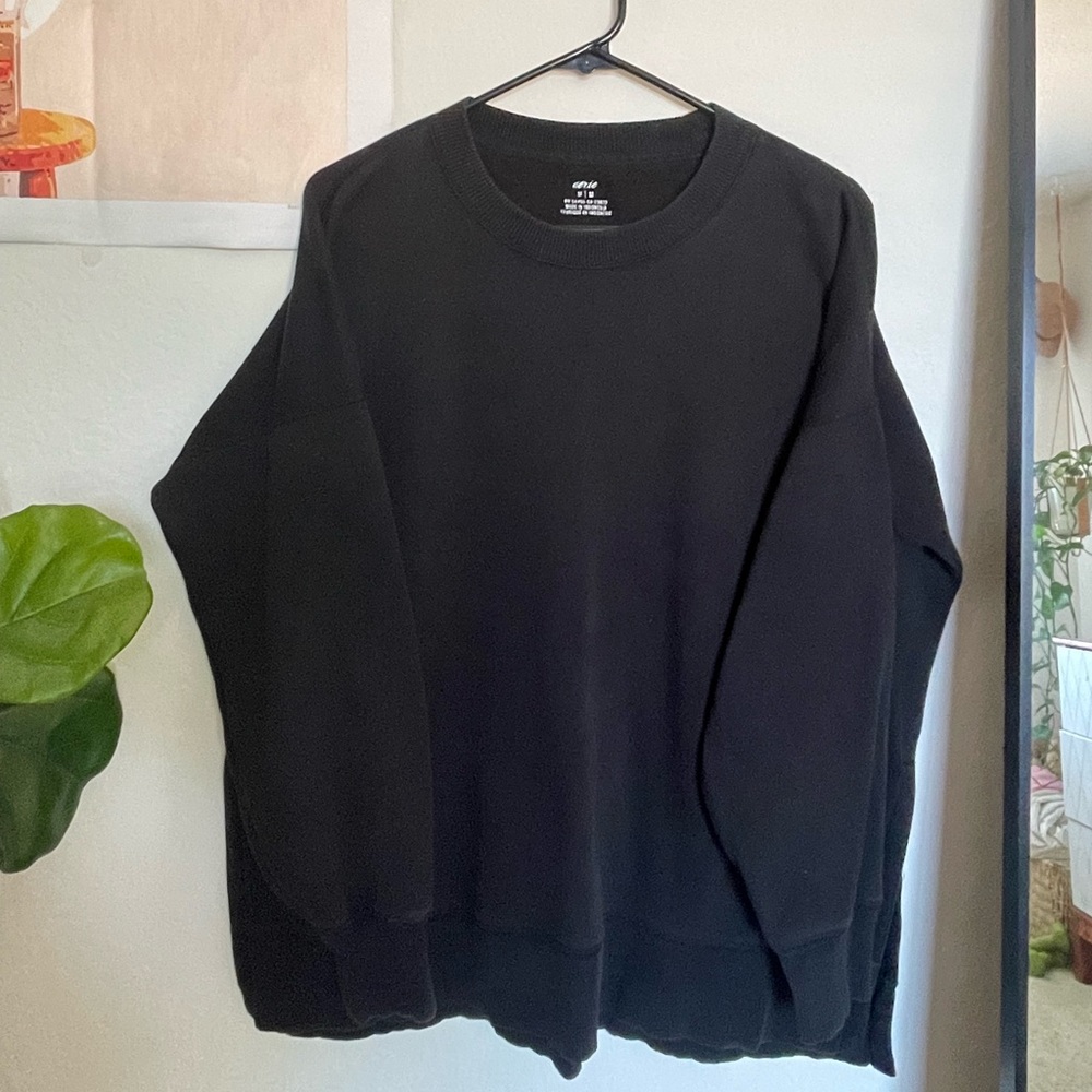 Oversized crewneck sweatshirt